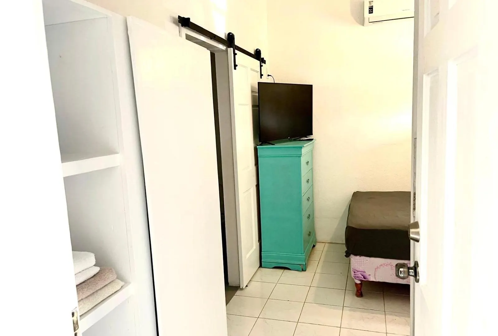 Blr Beach Villa Apartments Christ Church 0*,