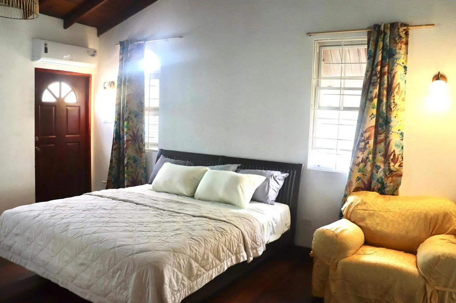 Blr Beach Villa Apartments Christ Church