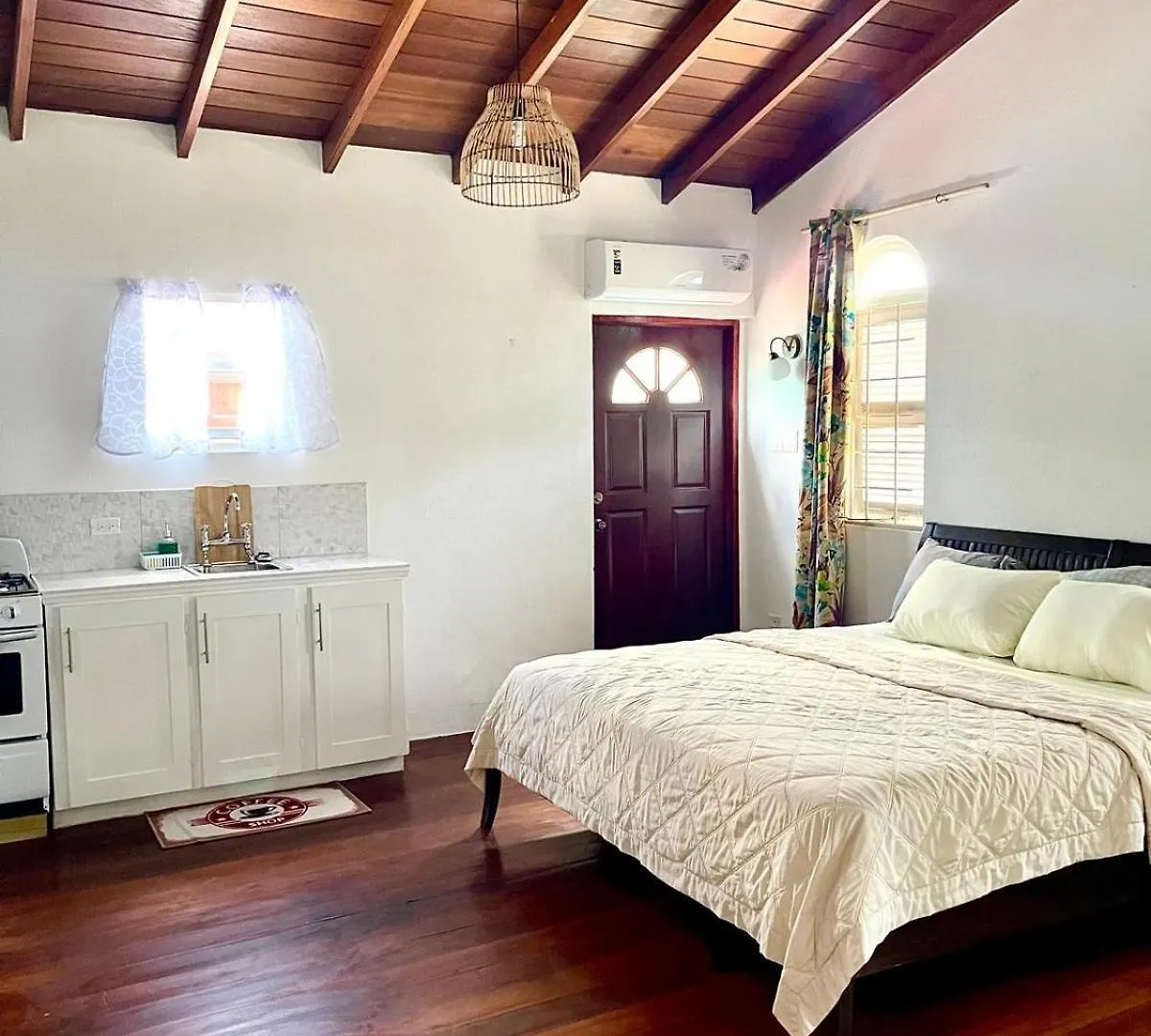 Blr Beach Villa Apartments Christ Church 0*,
